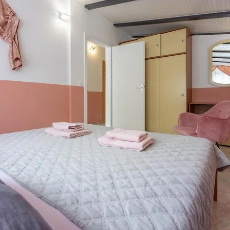 In With Sea View, Terrace, Air Conditioning, Wifi 4626-7 * Crikvenica